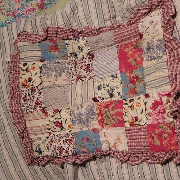 Pottery barn providence print reversible quilt and shams - Picture 8 of 10